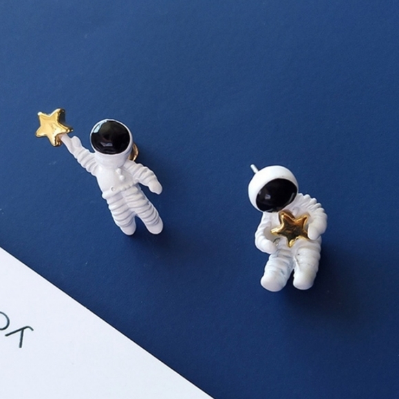 Astronaut Earrings - Picture 2 of 7